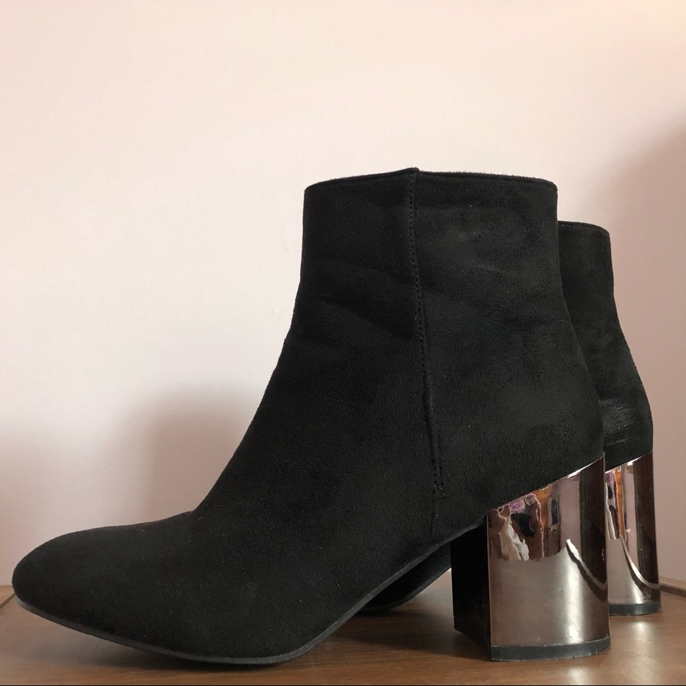 Mirror heel suede chelsea boots